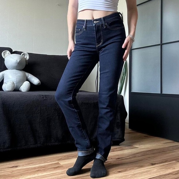 Levis Navy Dark Wash Skinny jeans - Picture 3 of 6